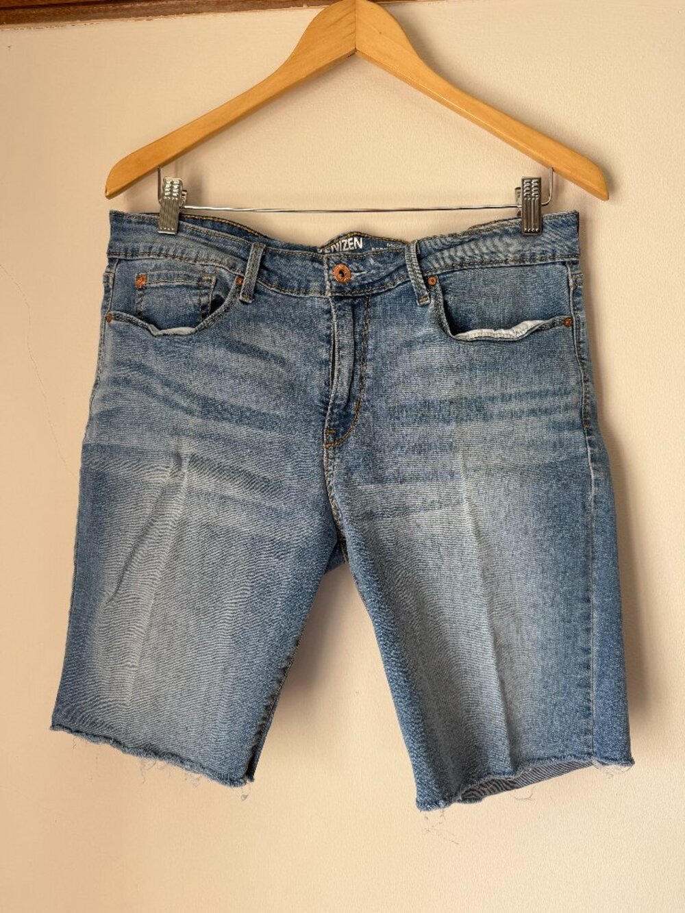 Levi's Denizen jean shorts size 14/32